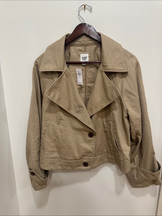 GAP Jackets & Blazers - GAP Cropped Trench Coat in Khaki- Medium